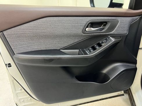 Used 2023 Nissan Rogue SV AWD/4WD image 14
