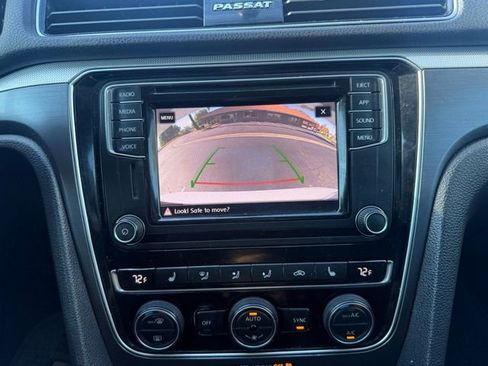 Used 2018 Volkswagen Passat 2.0T R-Line w/ R-Line Lighting Package image 24