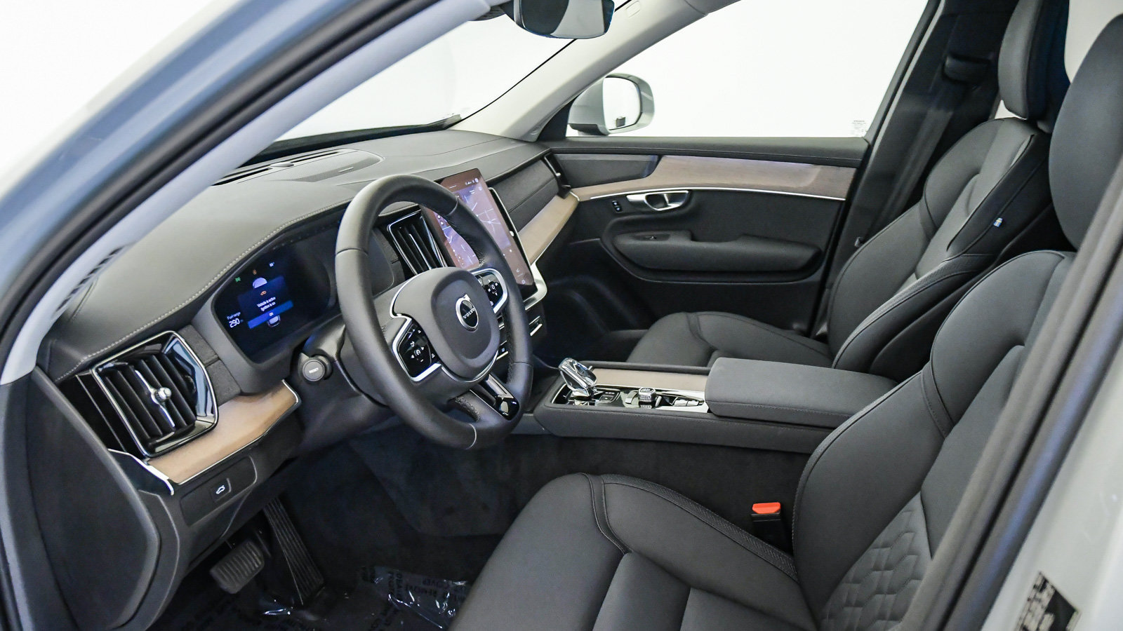 Certified 2026 Volvo XC90 B6 Plus AWD/4WD image 18
