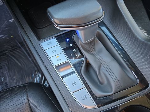 Used 2024 Hyundai Elantra Limited image 29