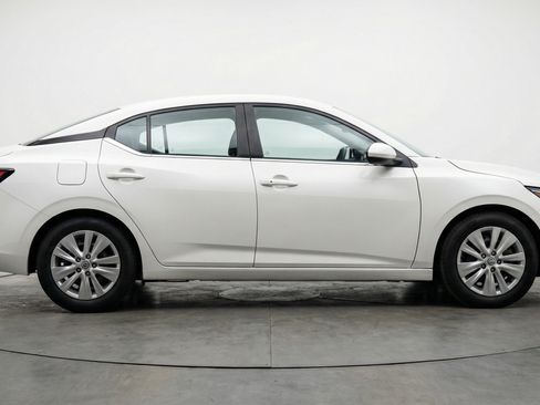 Used 2025 Nissan Sentra S image 11