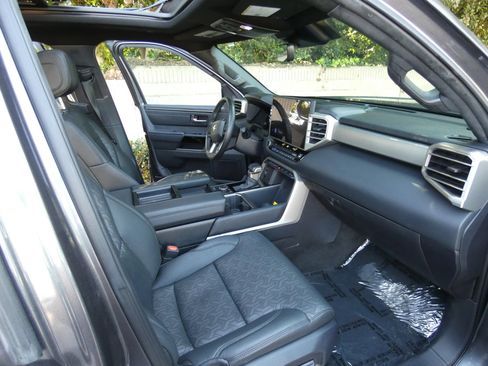 Used 2025 Toyota Tundra Limited AWD/4WD image 30