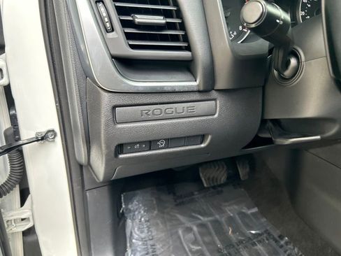 Used 2024 Nissan Rogue S AWD/4WD image 39