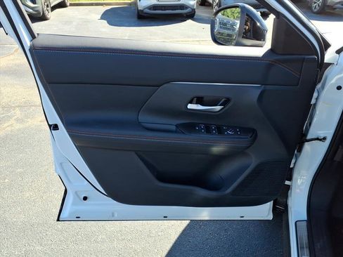 New 2026 Nissan Kicks SR w/ SR Premium Package FWD image 7