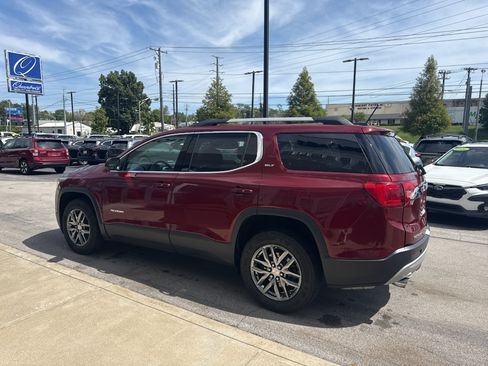 Used 2017 GMC Acadia SLT AWD/4WD image 3
