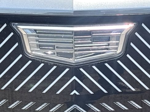 Used 2025 Cadillac Optiq Luxury 2 w/ LPO, Floor Liner Package AWD/4WD image 15
