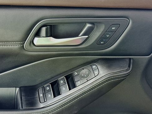 Used 2023 Nissan Rogue SL w/ SL Premium Package image 21