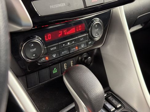 Used 2022 Mitsubishi Eclipse Cross SE FWD image 16