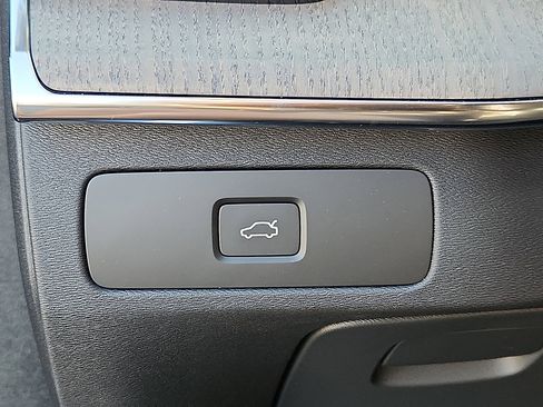 Used 2026 Volvo XC90 B6 Ultra w/ Protection Package AWD/4WD image 22