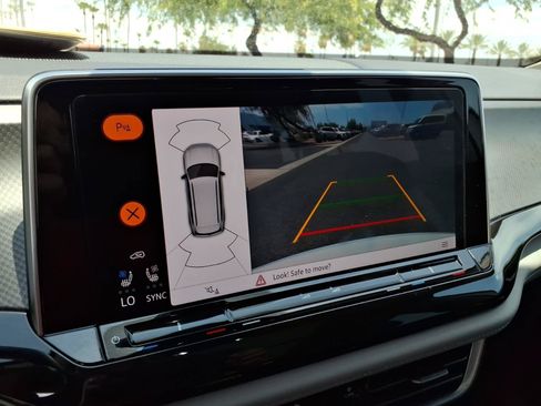 Certified 2025 Volkswagen Atlas Peak Edition SE AWD/4WD image 29