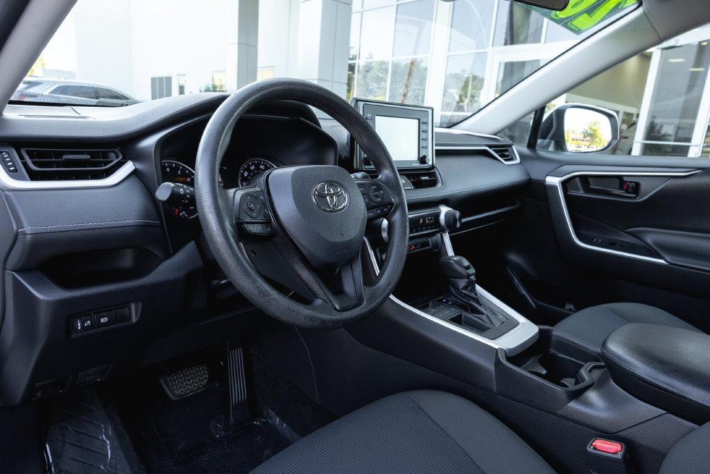 Certified 2021 Toyota RAV4 LE FWD image 10