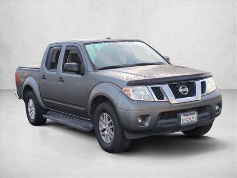 Used 2016 Nissan Frontier SV image 3