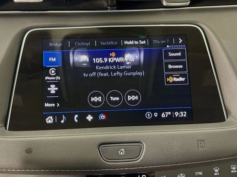 Used 2021 Cadillac XT4 Luxury w/ Cold Weather Package FWD image 14