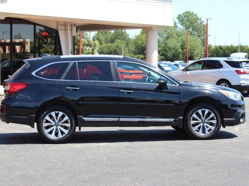 Used 2017 Subaru Outback 3.6R Touring AWD/4WD image 3