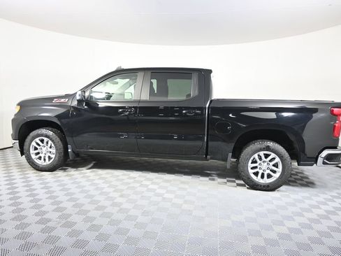 Used 2022 Chevrolet Silverado 1500 LT AWD/4WD image 3
