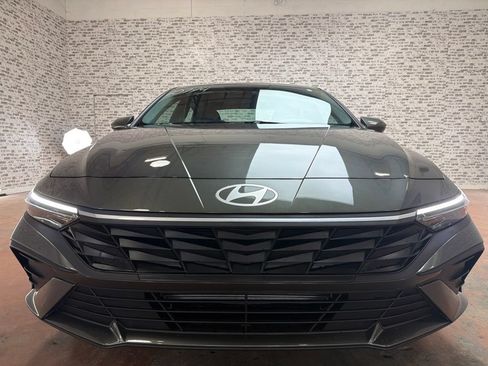 New 2026 Hyundai Elantra SE FWD image 2