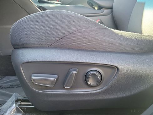 Used 2021 Toyota Venza LE image 22