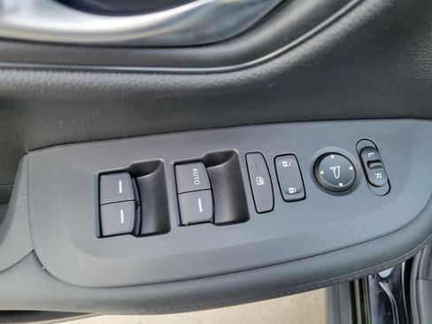 Used 2023 Honda HR-V LX image 18