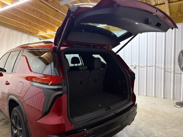 Used 2025 Chevrolet Traverse RS AWD/4WD image 9