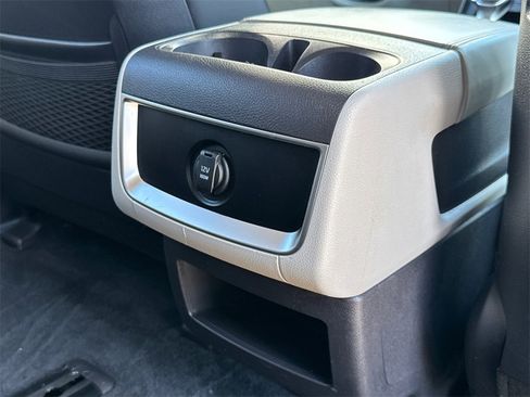 Used 2022 Kia Carnival LX image 18