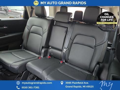 Used 2023 Nissan Pathfinder SL w/ Black Appearance Package AWD/4WD image 27