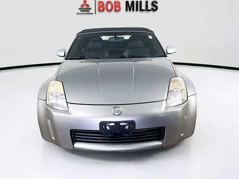 Used 2005 Nissan 350Z Touring image 2