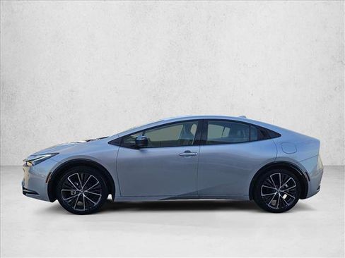 Used 2025 Toyota Prius XLE image 9