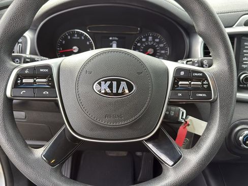 Used 2019 Kia Sorento LX image 11