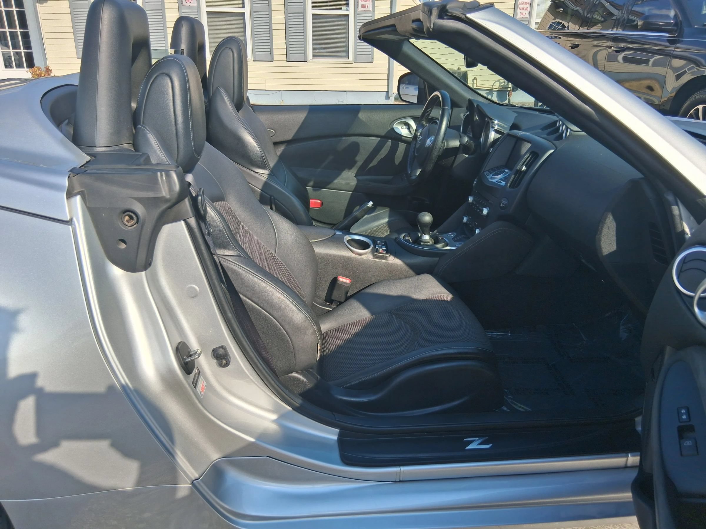 Used 2010 Nissan 370Z Touring w/ Sport Pkg RWD image 23