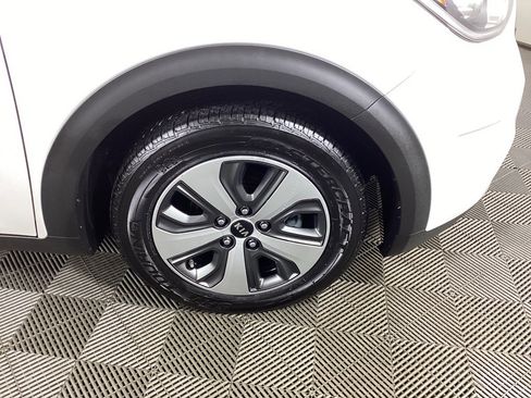 Used 2018 Kia Niro EX image 7