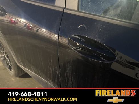 Used 2025 Chevrolet Trax ACTIV w/ Sunroof Package image 16