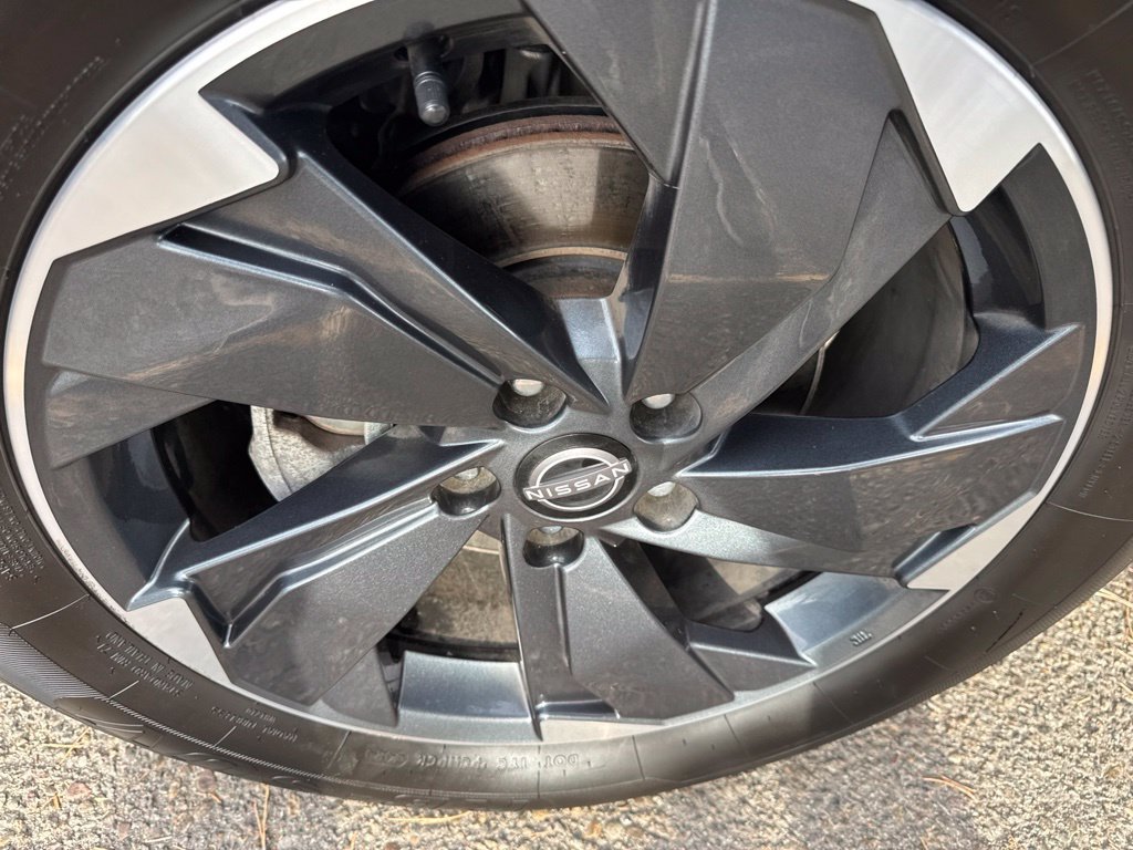 Used 2025 Nissan Rogue SV AWD/4WD image 2