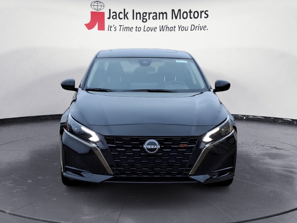 Used 2025 Nissan Altima 2.5 SR w/ SR Premium Package FWD image 8