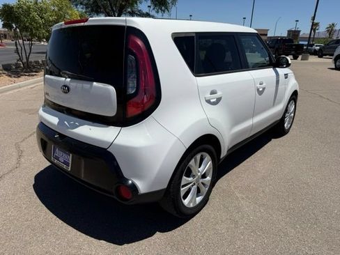 Used 2016 Kia Soul + FWD image 5