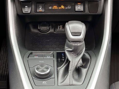 Used 2024 Toyota RAV4 SE w/ Convenience Package AWD/4WD image 21