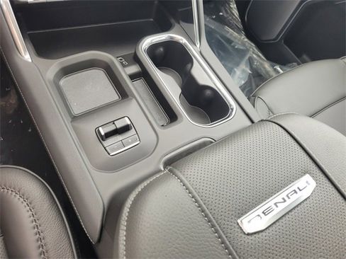 New 2025 GMC Sierra 2500 Denali w/ Denali Reserve Package image 26