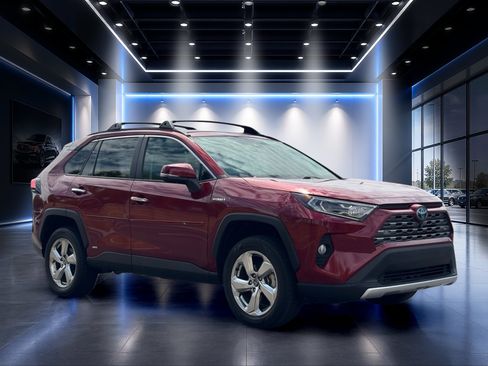 Used 2020 Toyota RAV4 Limited AWD/4WD image 2