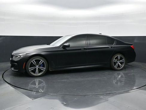 Used 2018 BMW 750i w/ Executive Package RWD image 6