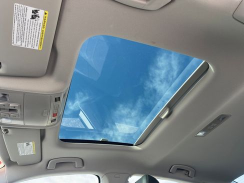 Used 2024 Volkswagen Jetta SEL image 31