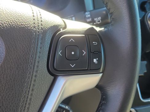 Used 2017 Toyota Sienna XLE image 26