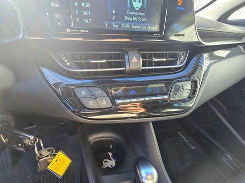 Used 2018 Toyota C-HR XLE image 11