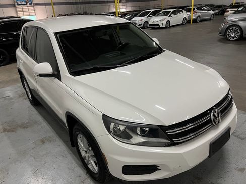 Used 2014 Volkswagen Tiguan S image 13