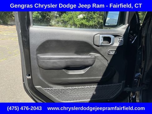 Used 2024 Jeep Wrangler Unlimited w/ Convenience Group AWD/4WD image 32