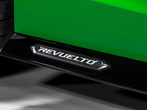 Used 2024 Lamborghini Revuelto image 48