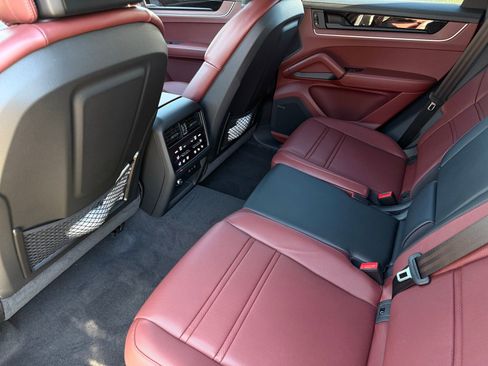 New 2026 Porsche Cayenne GTS AWD/4WD image 31