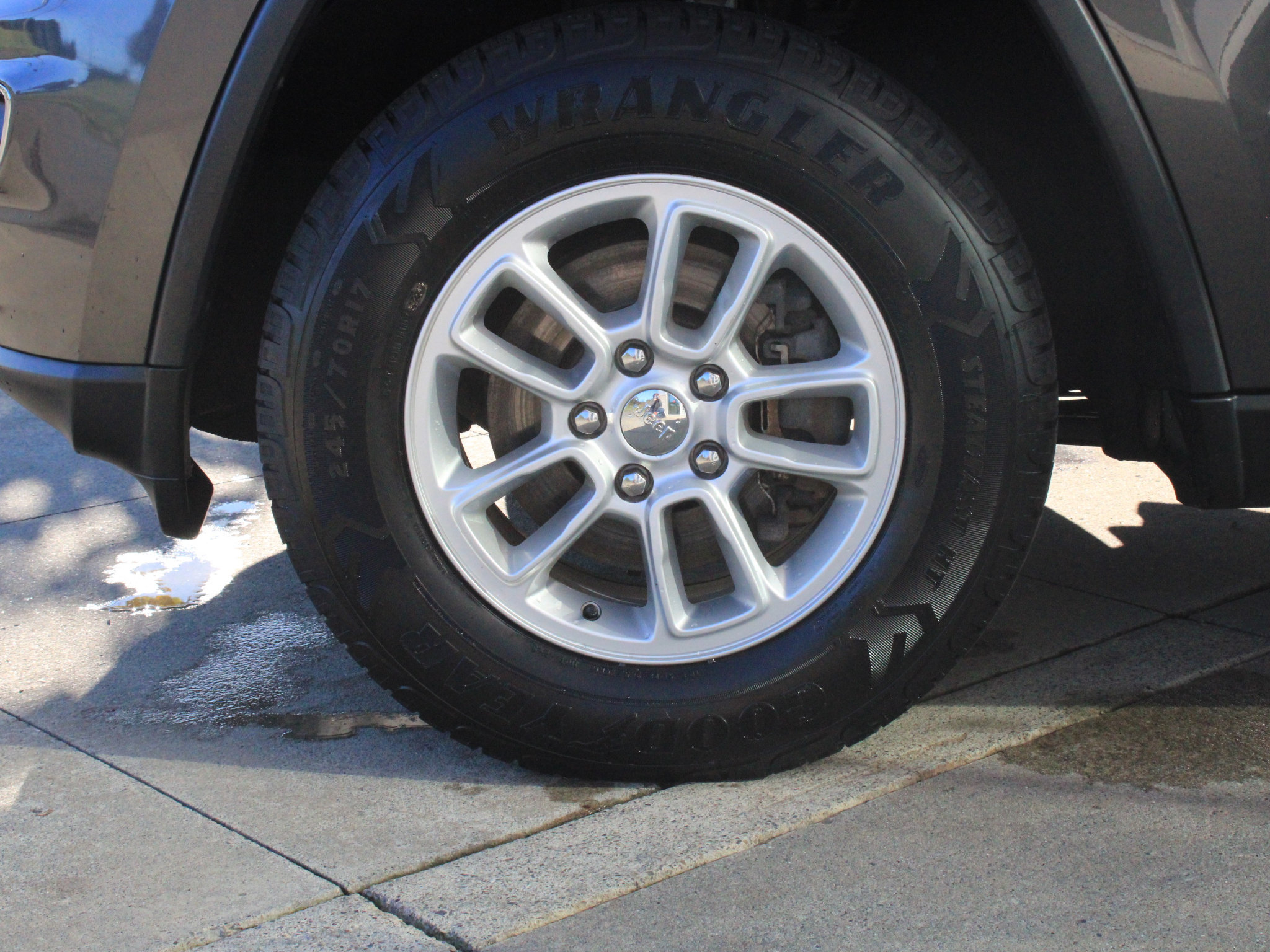 Used 2019 Jeep Grand Cherokee Laredo AWD/4WD image 38