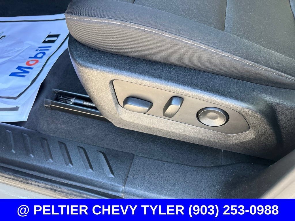 Used 2023 Chevrolet Colorado W/T w/ Technology Package RWD image 11