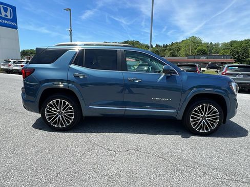 Used 2026 GMC Terrain Denali AWD/4WD image 3