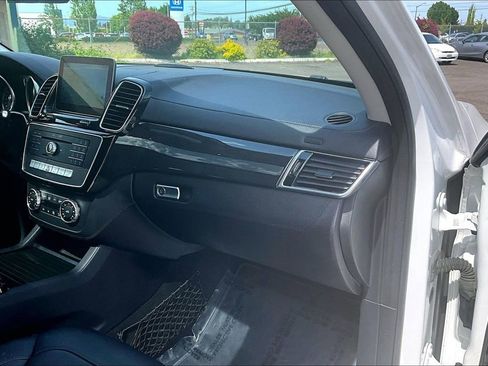 Used 2017 Mercedes-Benz GLE 550e image 19