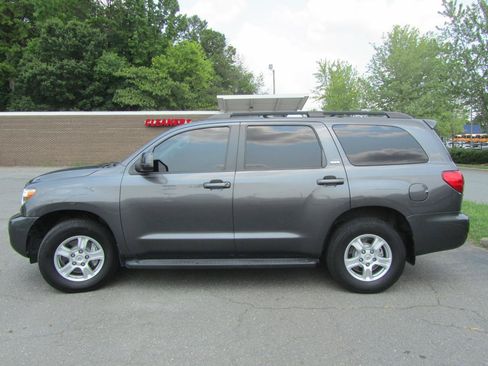 Used 2011 Toyota Sequoia SR5 w/ Premium Pkg AWD/4WD image 6